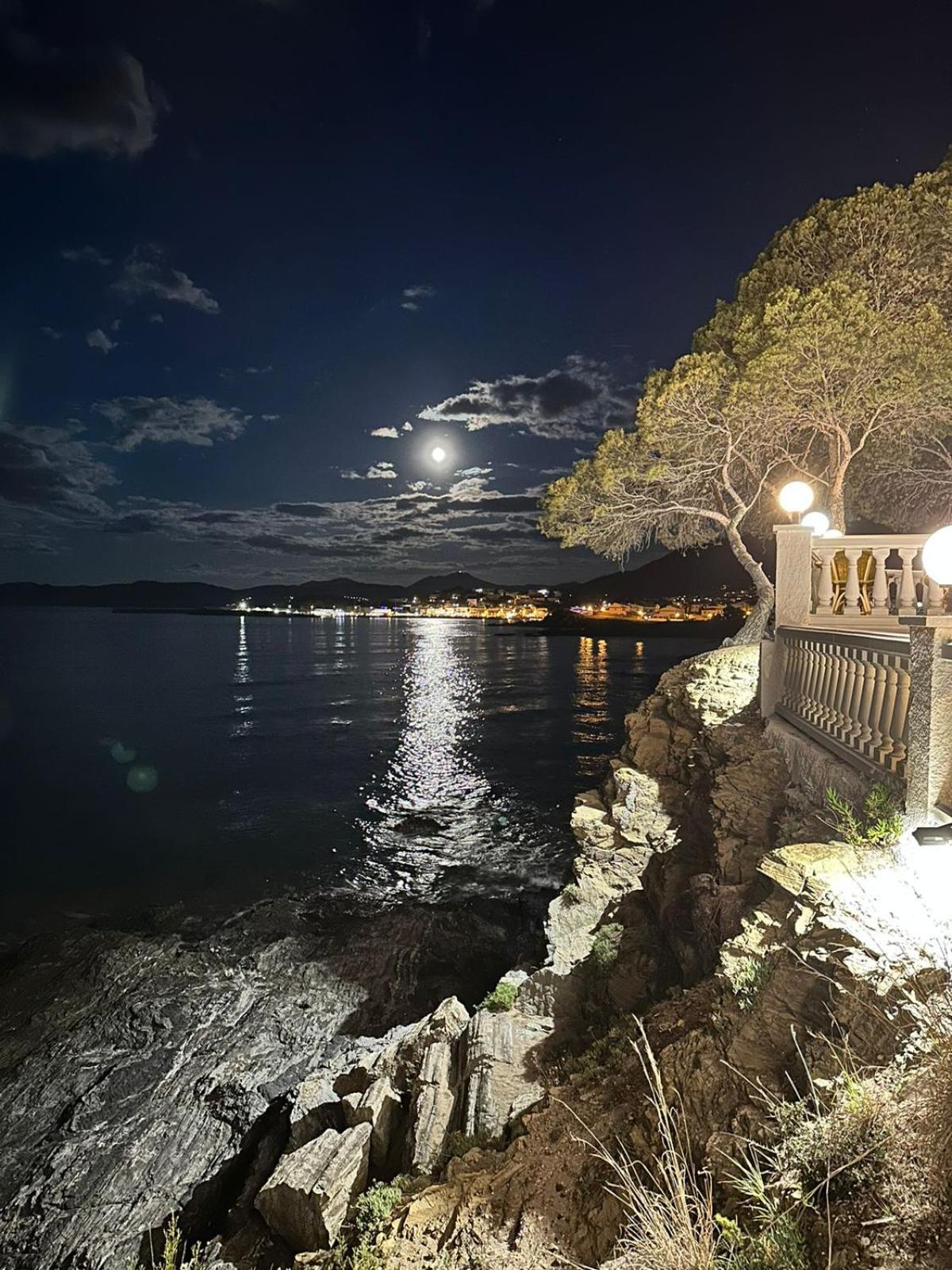 Hotel Grifeu Llanca Bagian luar foto