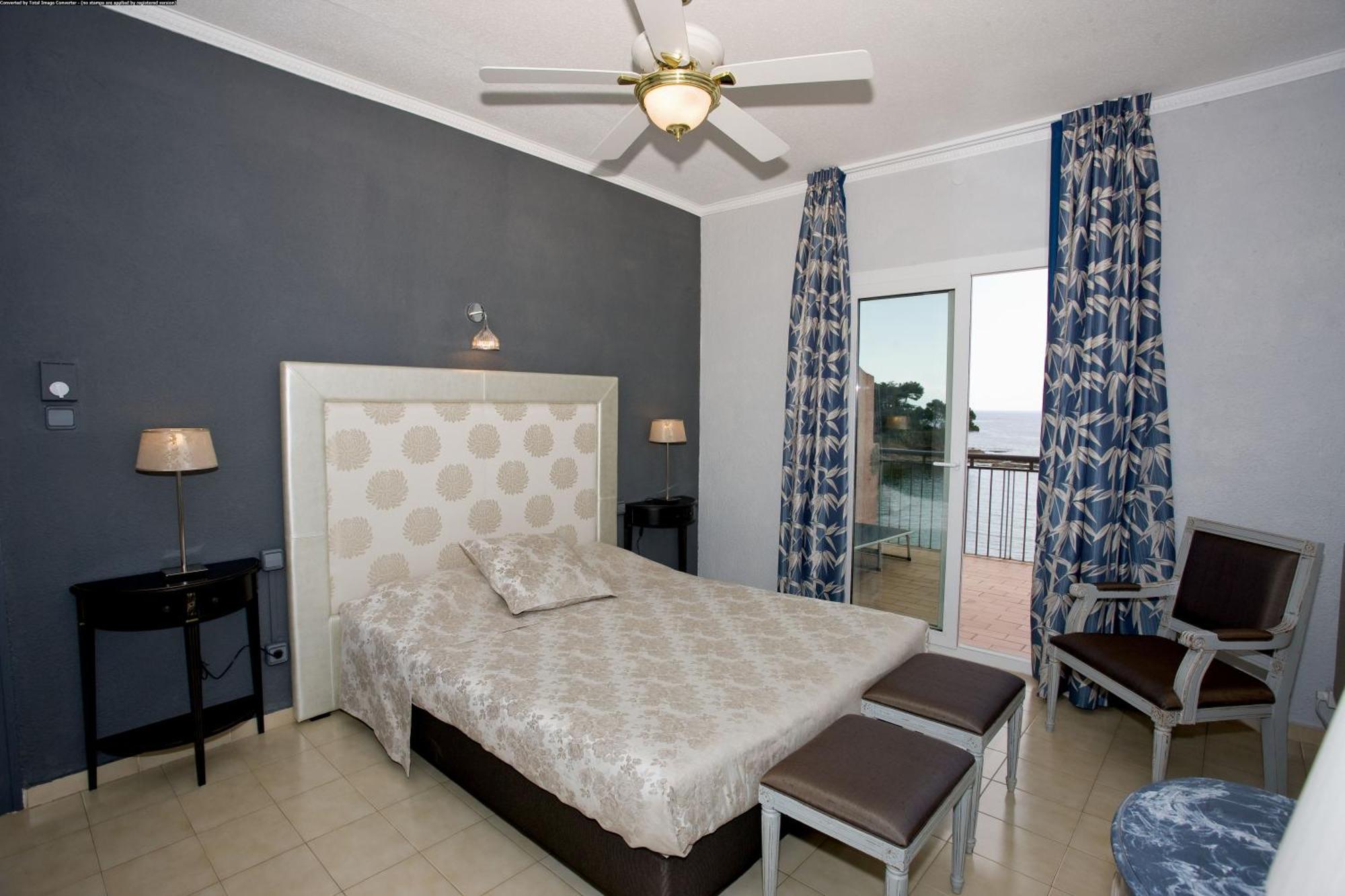 Hotel Grifeu Llanca Bagian luar foto