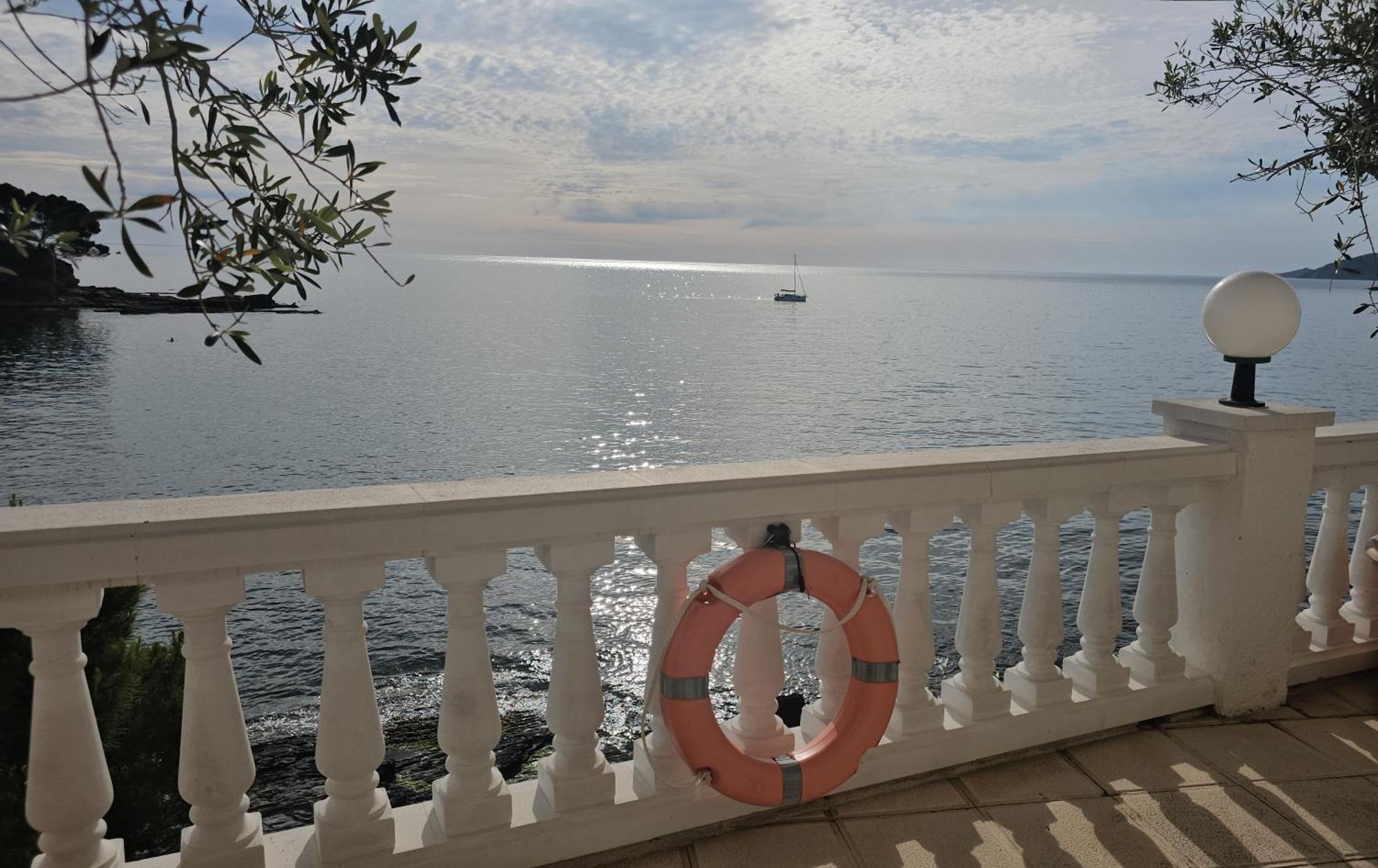 Hotel Grifeu Llanca Bagian luar foto