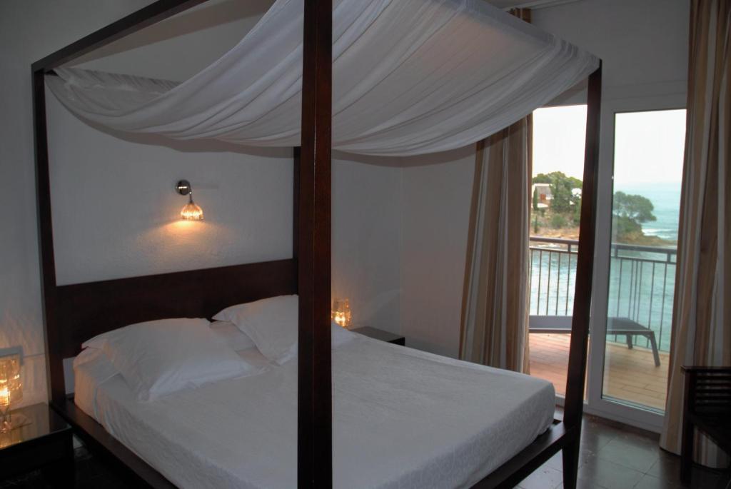 Hotel Grifeu Llanca Bagian luar foto