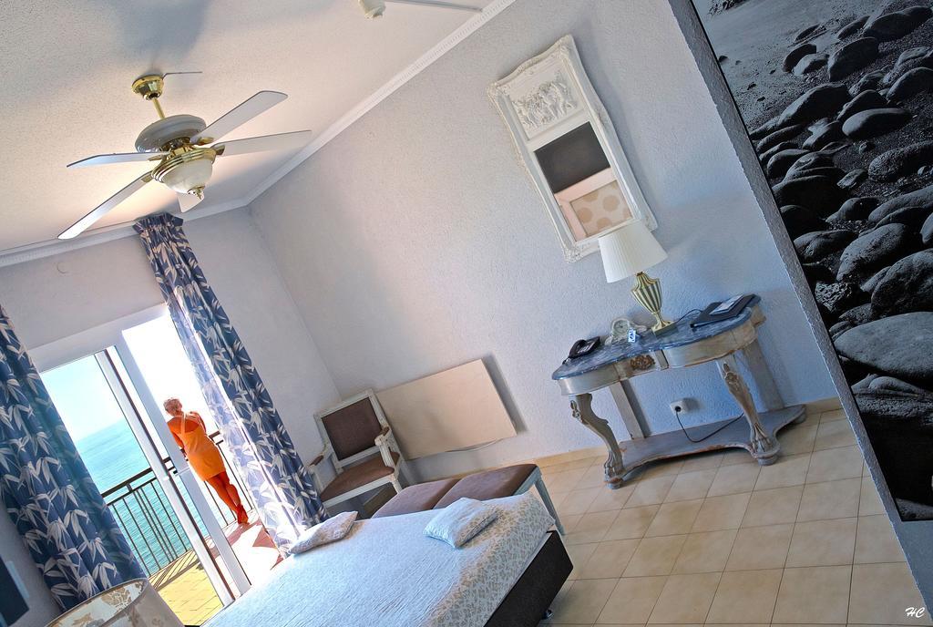 Hotel Grifeu Llanca Bagian luar foto