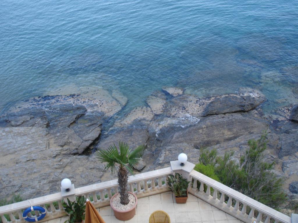 Hotel Grifeu Llanca Bagian luar foto