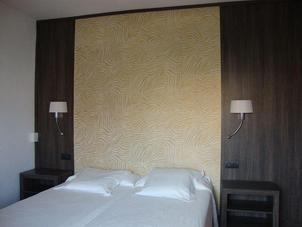 Hotel Grifeu Llanca Bagian luar foto